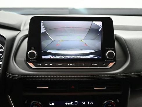 Used 2024 Nissan Rogue SV w/ SV Premium Package FWD image 10