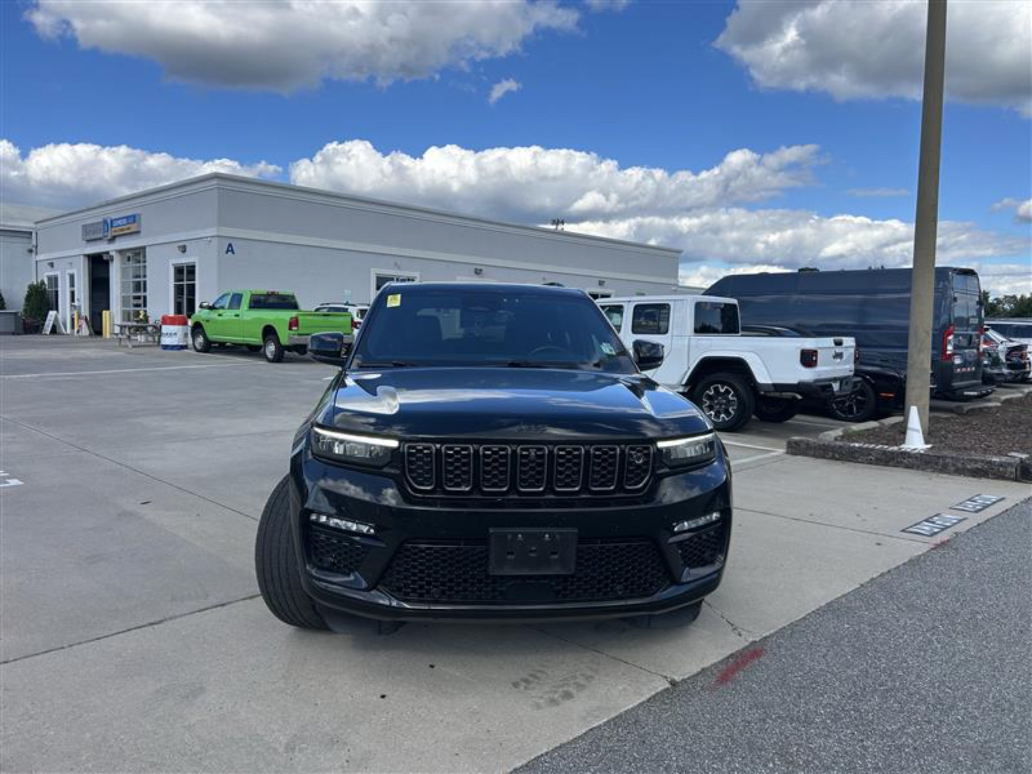 Certified 2023 Jeep Grand Cherokee Summit AWD/4WD image 10