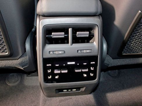 Certified 2025 Porsche Macan 4S Electric image 39