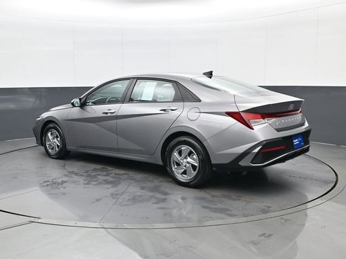 Certified 2024 Hyundai Elantra SE image 7