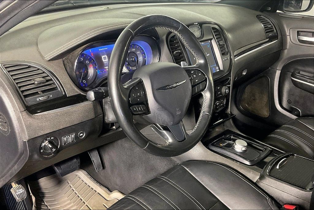 Used 2019 Chrysler 300 S AWD/4WD image 15