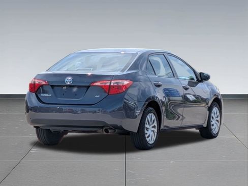 Used 2018 Toyota Corolla LE w/ Carpet Mat Package (TMS) FWD image 5