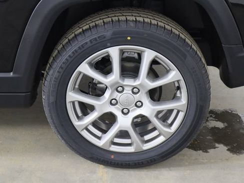 Used 2022 Jeep Compass Latitude AWD/4WD image 43