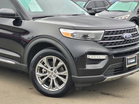 Used 2021 Ford Explorer XLT image 3