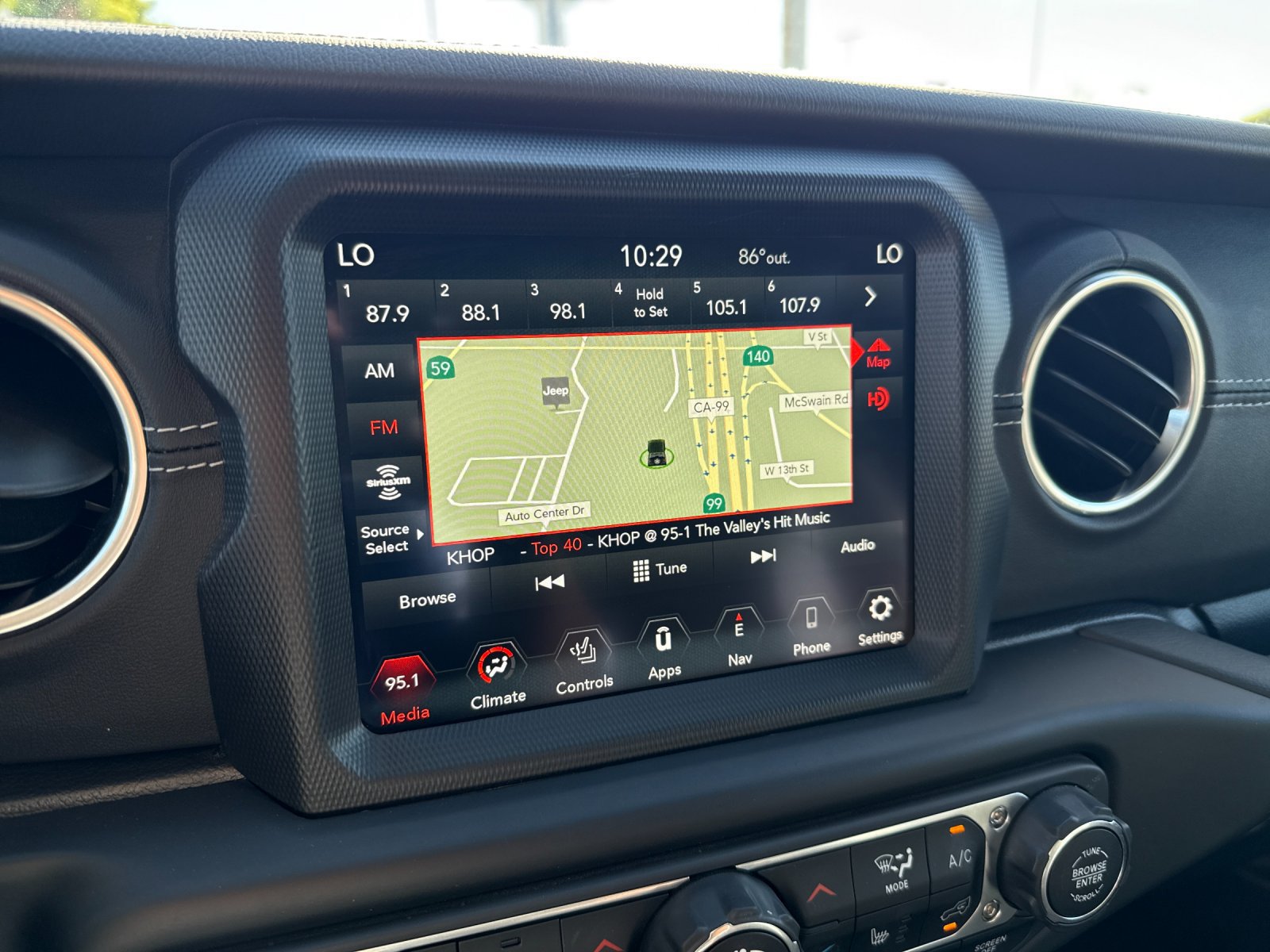 Used 2022 Jeep Wrangler Unlimited Sahara w/ Cold Weather Group AWD/4WD image 15