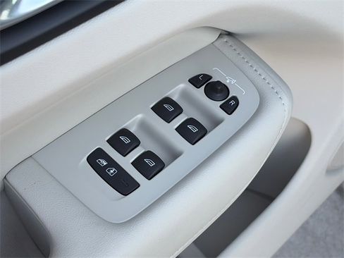 Used 2025 Volvo XC60 B5 Ultra w/ Protection Package Premier image 22