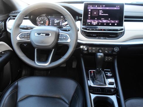 Certified 2024 Jeep Compass Limited w/ Sun and Sound Group image 4