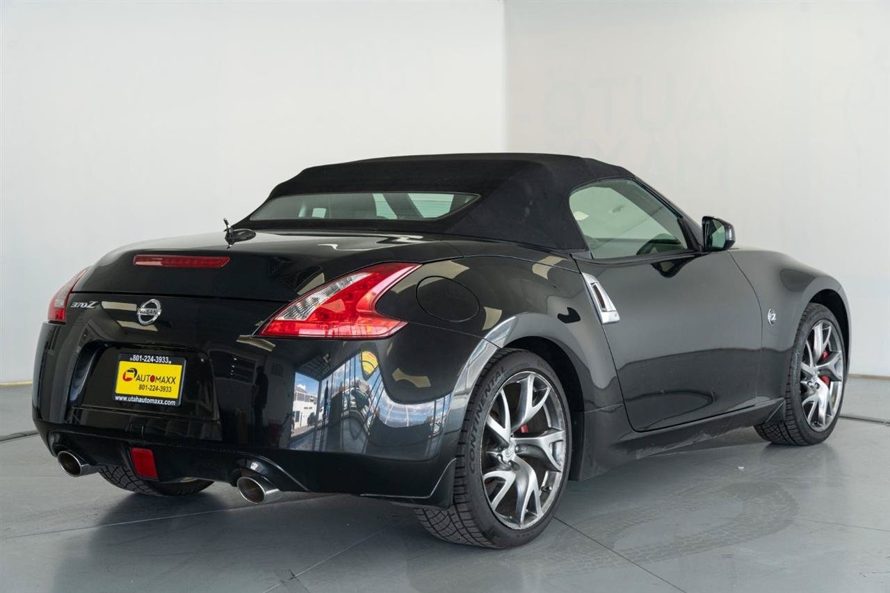 Used 2016 Nissan 370Z Touring Sport RWD image 8