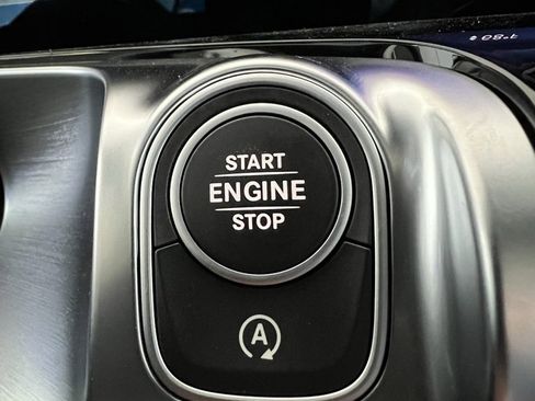Used 2025 Mercedes-Benz GLB 250 4MATIC image 13