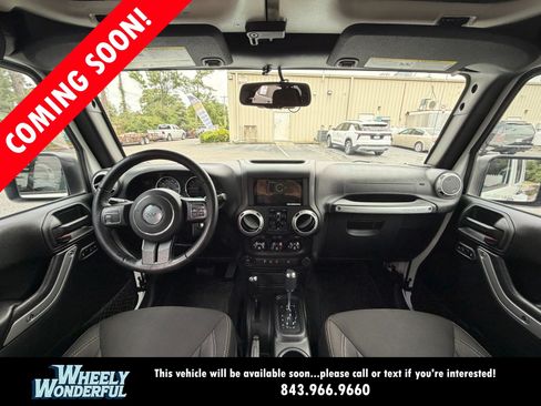 Used 2018 Jeep Wrangler Unlimited Sahara AWD/4WD image 12