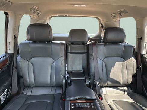 Used 2018 Lexus LX 570 4WD w/ Luxury Package image 18