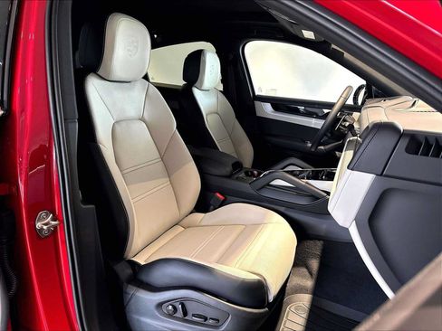 New 2026 Porsche Cayenne Coupe AWD/4WD image 19