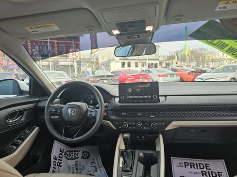 Used 2023 Honda Accord EX image 17