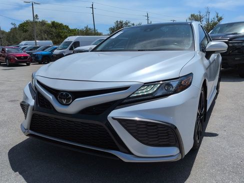 Used 2022 Toyota Camry XSE FWD image 9