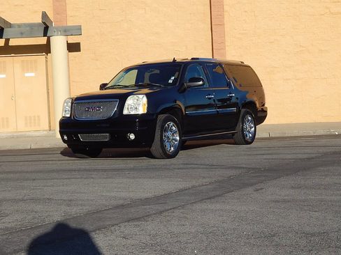 Used 2007 GMC Yukon XL Denali image 2