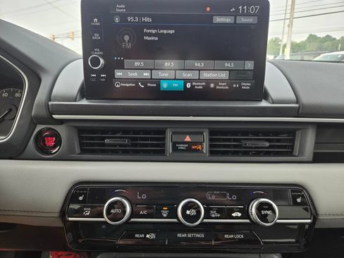 Used 2024 Honda Pilot Touring image 12