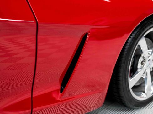 Used 2009 Chevrolet Corvette Coupe w/ Z51 Performance Package RWD image 21