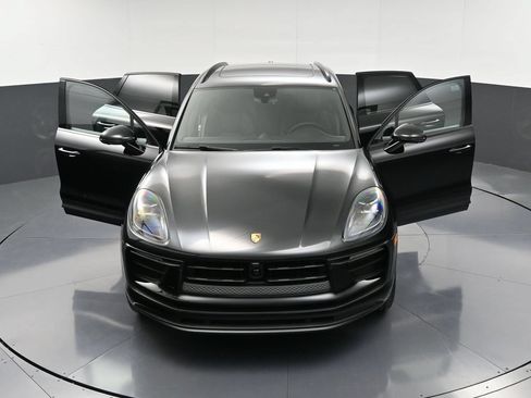 Certified 2026 Porsche Macan AWD/4WD image 34