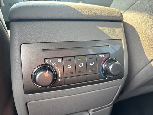 Used 2013 Toyota Highlander 4WD w/ Cold Weather Pkg image 15