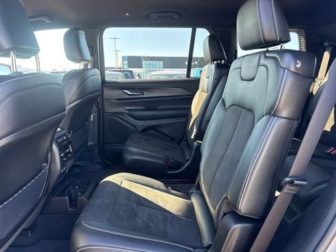Used 2023 Jeep Grand Cherokee L Laredo AWD/4WD image 12
