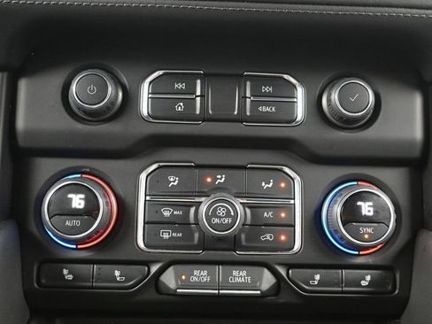 Used 2024 Chevrolet Suburban LT image 19