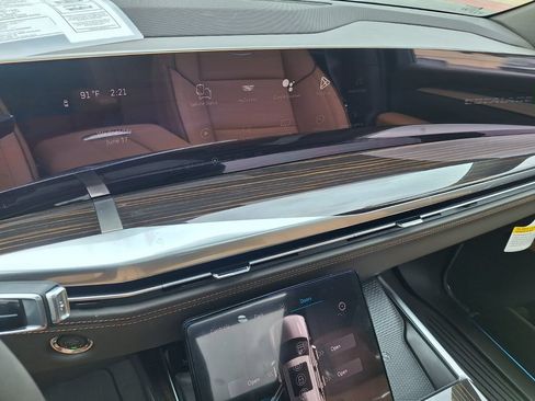 New 2026 Cadillac Escalade Luxury w/ Touring Package AWD/4WD image 11