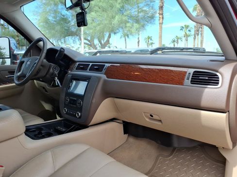 Used 2008 GMC Sierra 2500 SLT w/ Z71 Off-Road Package AWD/4WD image 11