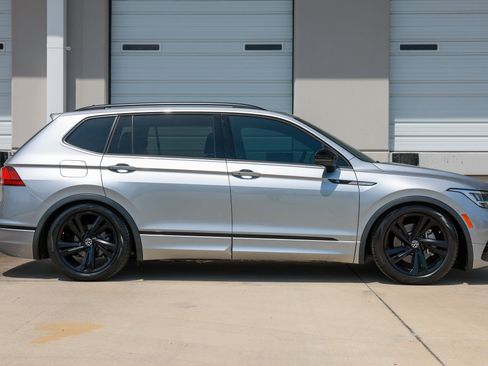 Used 2023 Volkswagen Tiguan SE R-Line FWD image 17