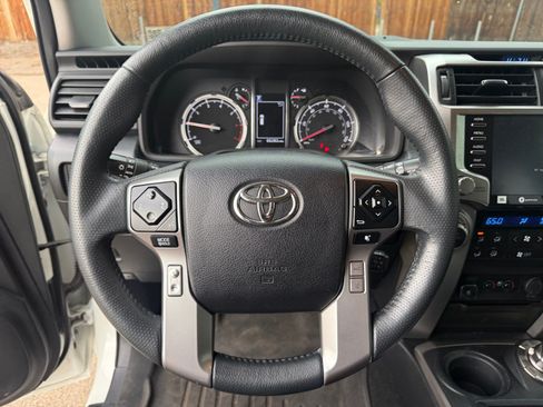 Used 2020 Toyota 4Runner Limited AWD/4WD image 9