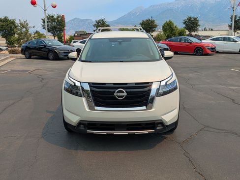 Used 2023 Nissan Pathfinder SL AWD/4WD image 11