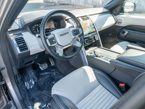 Used 2023 Land Rover Discovery Metropolitan Edition AWD/4WD image 12