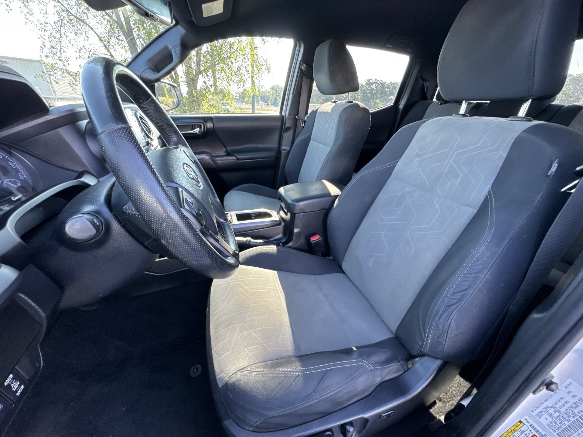 Used 2021 Toyota Tacoma TRD Off-Road w/ Technology Package AWD/4WD image 11