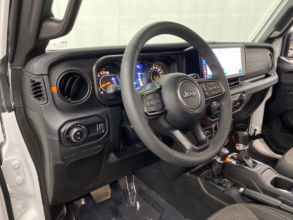 Used 2026 Jeep Gladiator Mojave AWD/4WD image 2