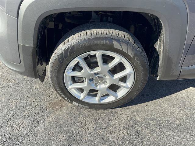 Used 2023 Jeep Renegade Latitude w/ Premium Group AWD/4WD image 6