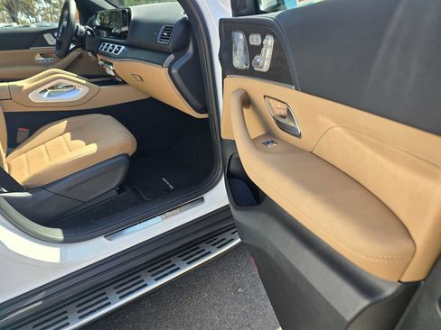 New 2026 Mercedes-Benz GLS 580 4MATIC image 11