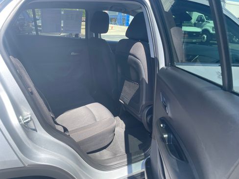 Used 2017 Chevrolet Trax LT AWD/4WD image 26