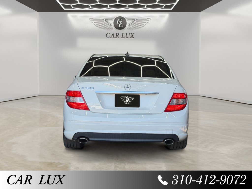 Used 2010 Mercedes-Benz C 300 Sedan w/ Multimedia Pkg image 4