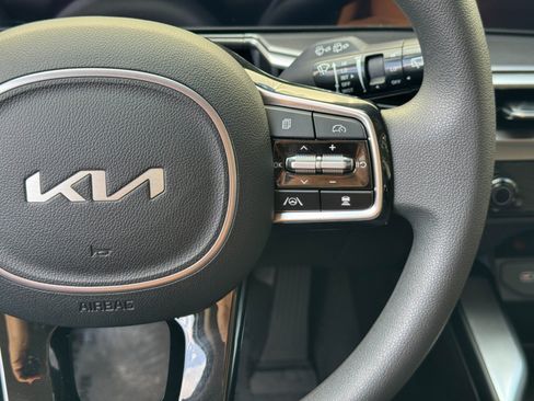 Used 2024 Kia Sorento LX FWD image 19