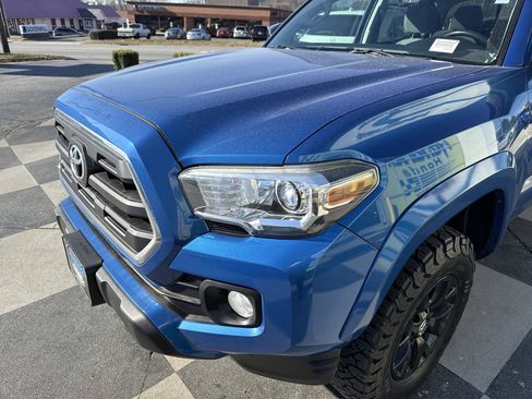 Used 2017 Toyota Tacoma SR5 w/ Tow Package image 6