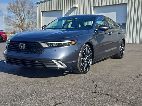 Used 2025 Honda Accord Touring image 3