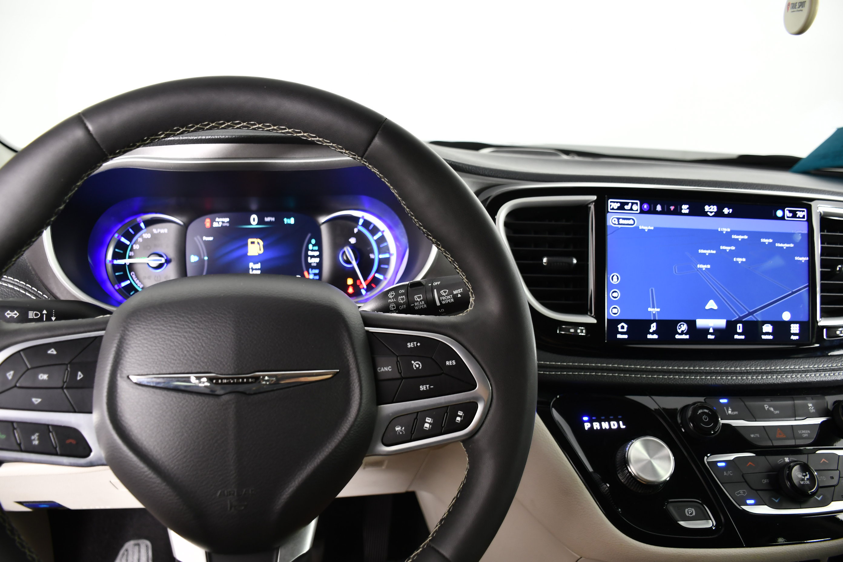 Used 2024 Chrysler Pacifica Limited FWD image 16
