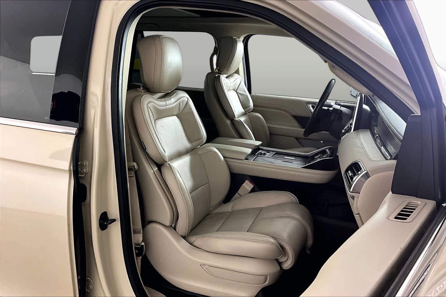 Used 2018 Lincoln Navigator Select w/ Cargo Package RWD image 9