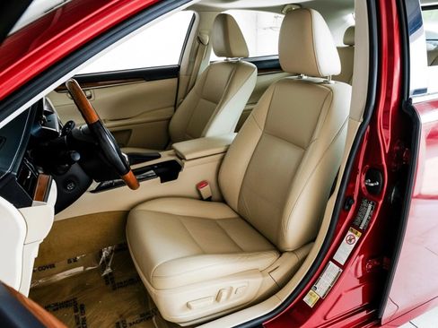 Used 2014 Lexus ES 300h w/ Luxury Package w/Bamboo Trim FWD image 36