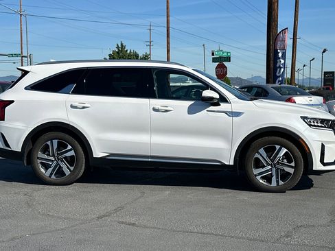Used 2023 Kia Sorento EX AWD/4WD image 3