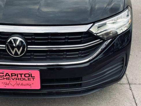 Used 2024 Volkswagen Jetta SE image 8