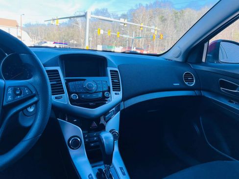 Used 2016 Chevrolet Cruze LT image 25
