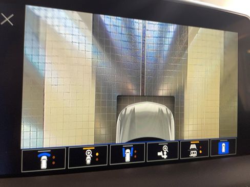 Used 2024 Chevrolet Suburban High Country image 11