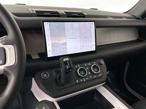 Used 2025 Land Rover Defender 110 S image 12