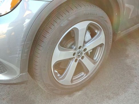 Used 2019 Mercedes-Benz GLC 300 4MATIC image 6