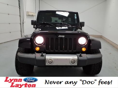 Used 2015 Jeep Wrangler Unlimited Sahara w/ Connectivity Group image 8